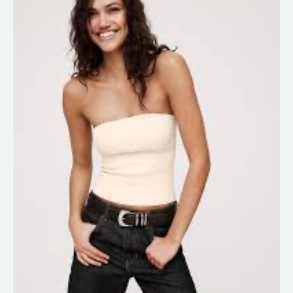 Banana Republic 

SCULPTED RIBBED STRAPLESS TOP
